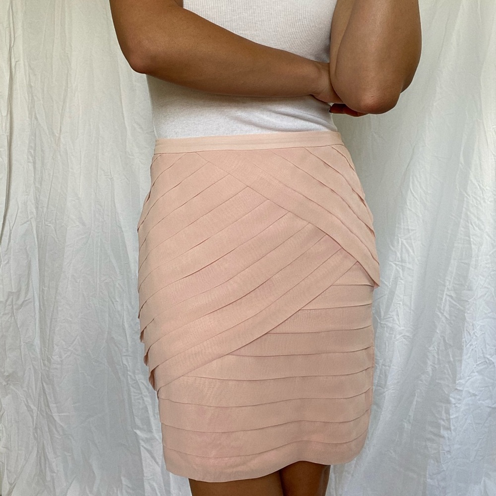 SKIRT WITH ASYMMETRICAL PLEATS